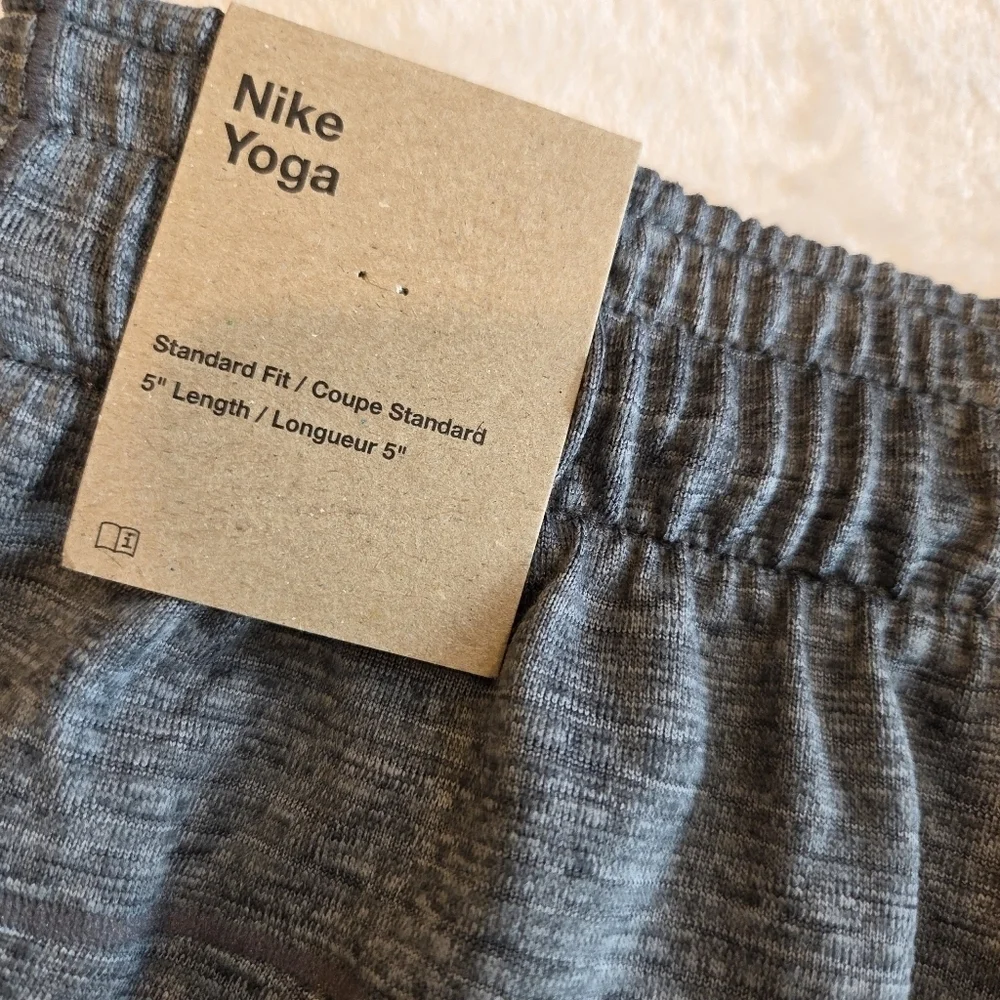 New Nike Men's DRI-FIT Yoga Loose Fit Training Shorts Size Small Gray